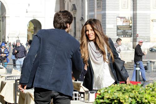 Kate Beckinsale On Set of The Face of an Angel in Rome November 11-2013 
