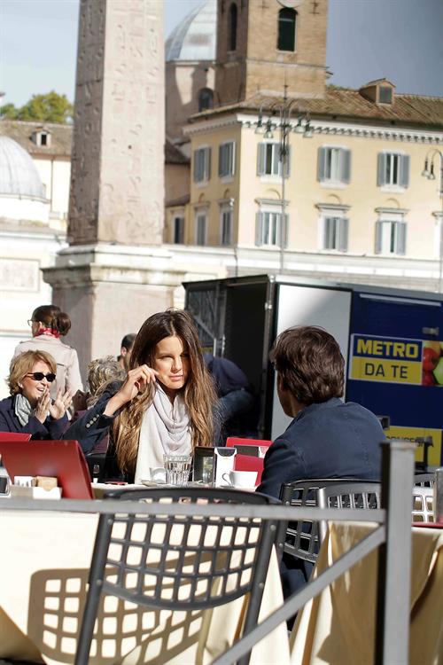 Kate Beckinsale On Set of The Face of an Angel in Rome November 11-2013 