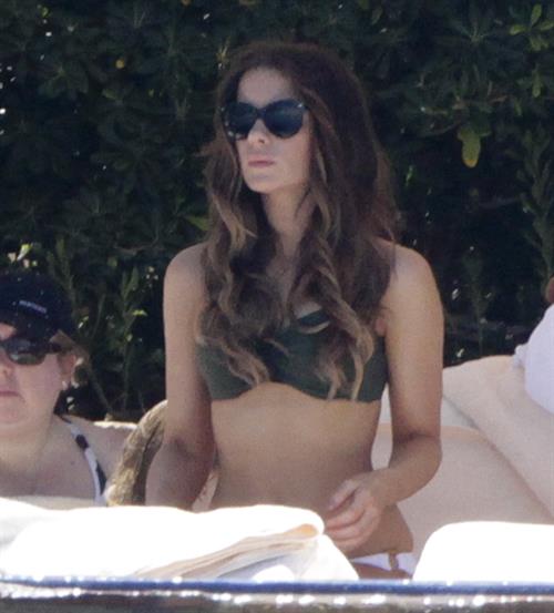 Kate Beckinsale in bikini as she fits in some sunbathing on family holiday in Mexico March 28-2013 