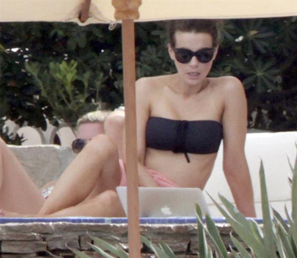 Kate Beckinsale in bikini as she fits in some sunbathing on family holiday in Mexico March 28-2013 