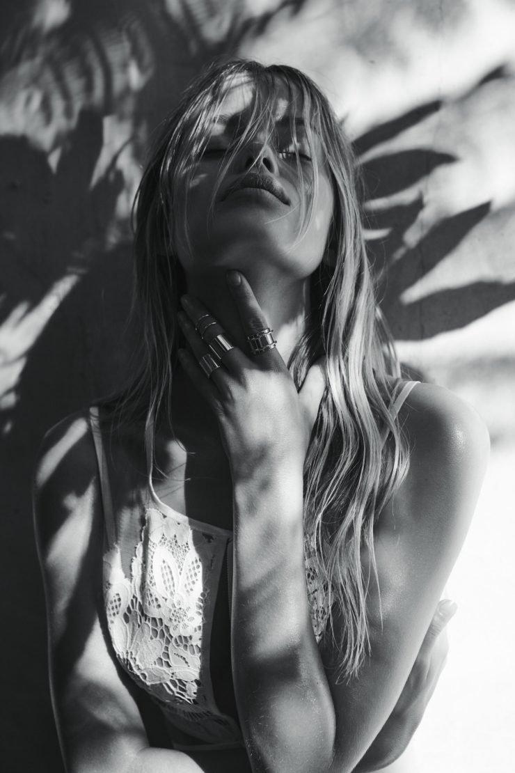 Frida Aasen in lingerie