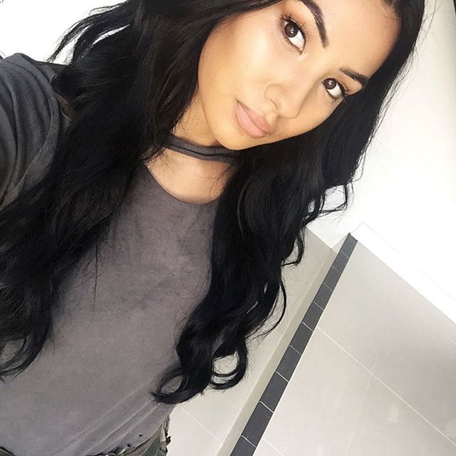 Xanetia Unnarae taking a selfie