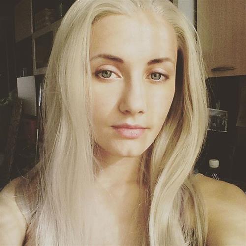 Natasha Firsakova taking a selfie