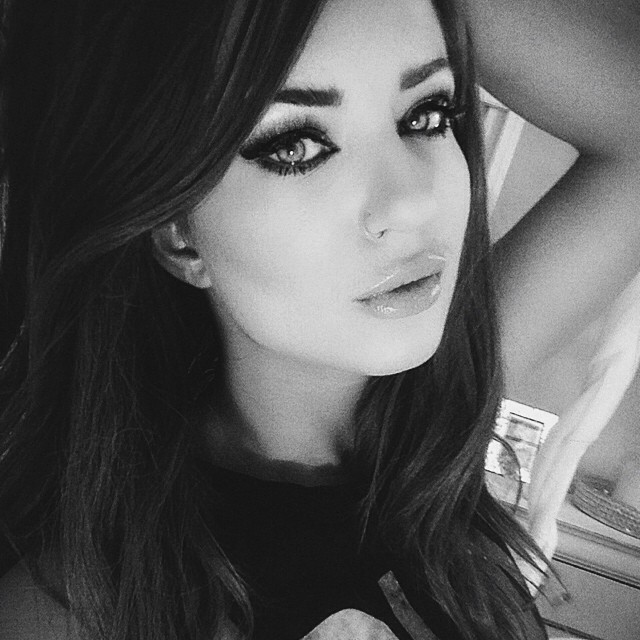 Sheala Foster taking a selfie