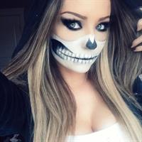 Sheala Foster taking a selfie