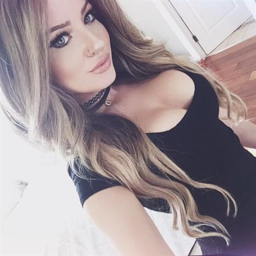 Sheala Foster taking a selfie