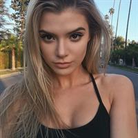 Alissa Violet taking a selfie