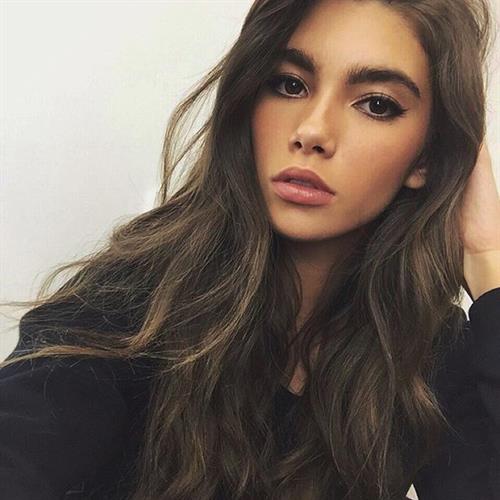 Cindy Mello taking a selfie