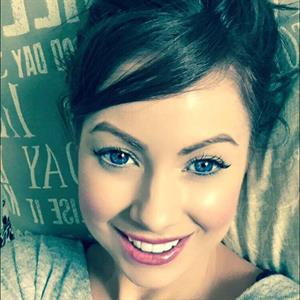 Laura Carter taking a selfie