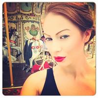 Laura Carter taking a selfie