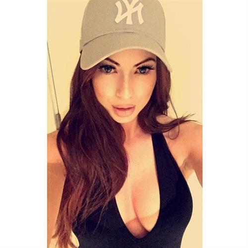 Laura Carter taking a selfie