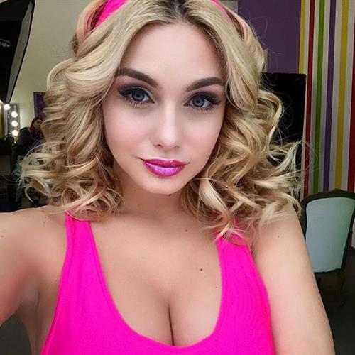 Katarina Pudar taking a selfie