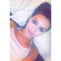 Lisa Ramos taking a selfie