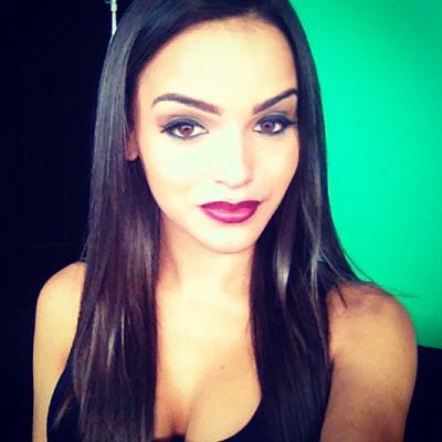 Lisa Ramos taking a selfie