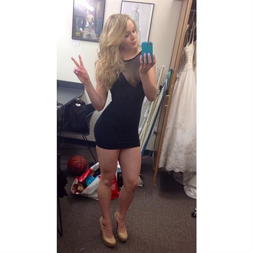 Courtney Tailor taking a selfie