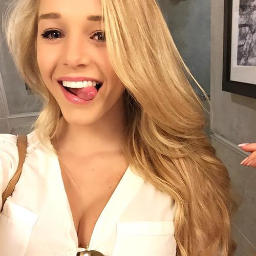 Courtney Tailor taking a selfie