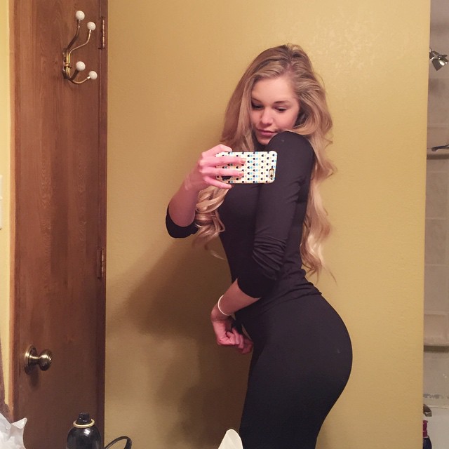 Courtney Tailor taking a selfie