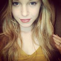 Courtney Tailor taking a selfie