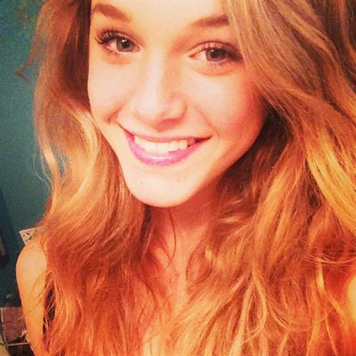 Courtney Tailor taking a selfie