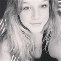 Courtney Tailor taking a selfie