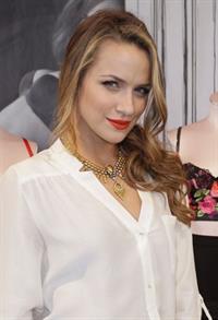 Shantel VanSanten