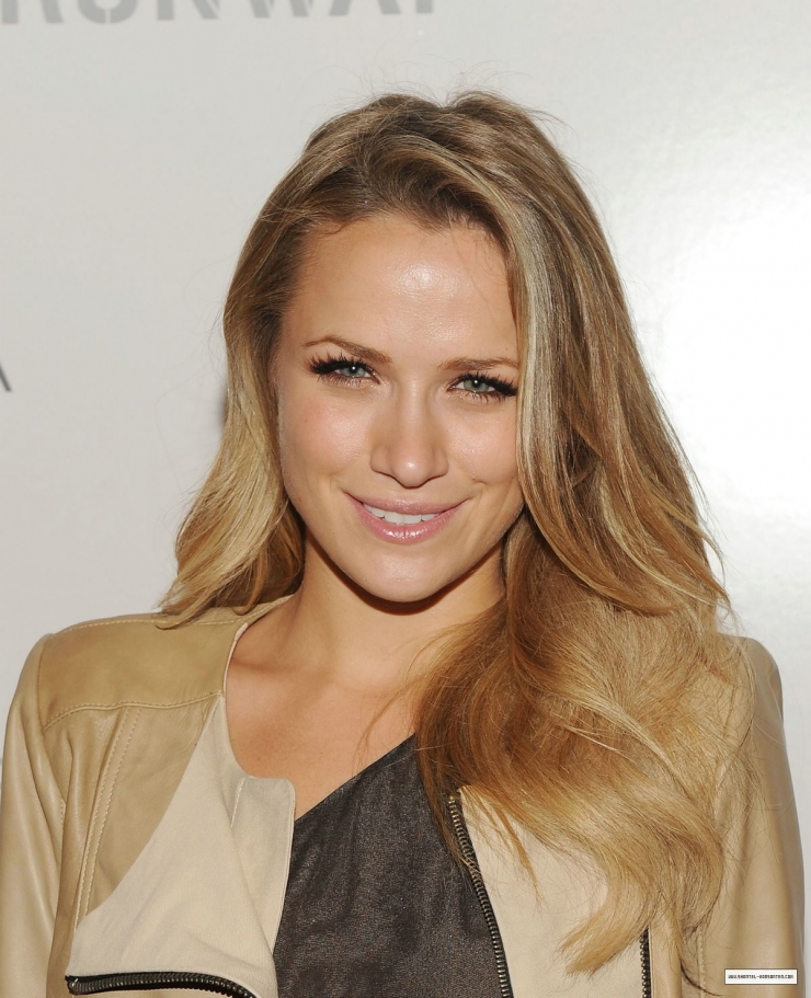 Shantel VanSanten