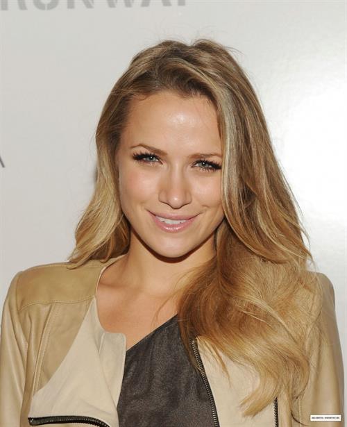 Shantel VanSanten