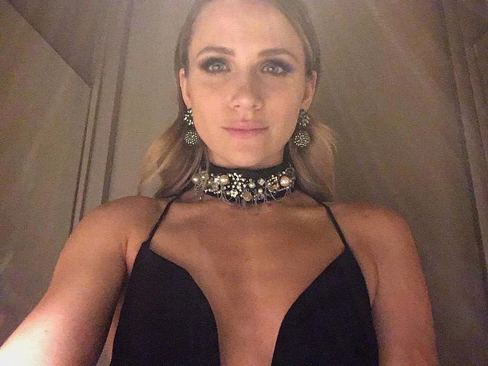 Shantel VanSanten taking a selfie