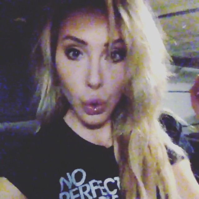 Chloe Rose Lattanzi taking a selfie