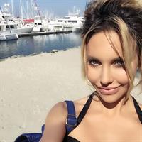 Chloe Rose Lattanzi taking a selfie