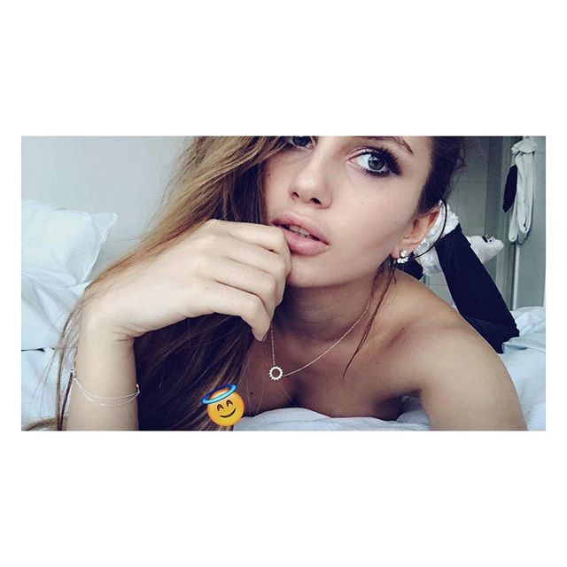 Paulina Mikolajczak taking a selfie