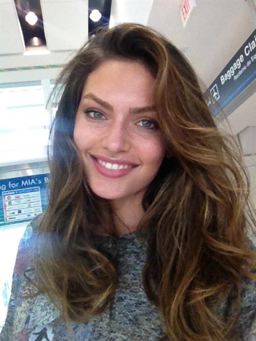 Alyssa Miller taking a selfie