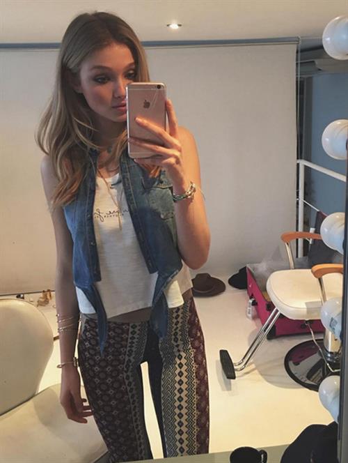 Romy van de Laar taking a selfie