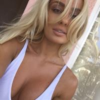 Brooke Evers taking a selfie