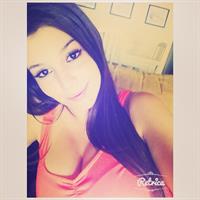 Carolina Neto taking a selfie