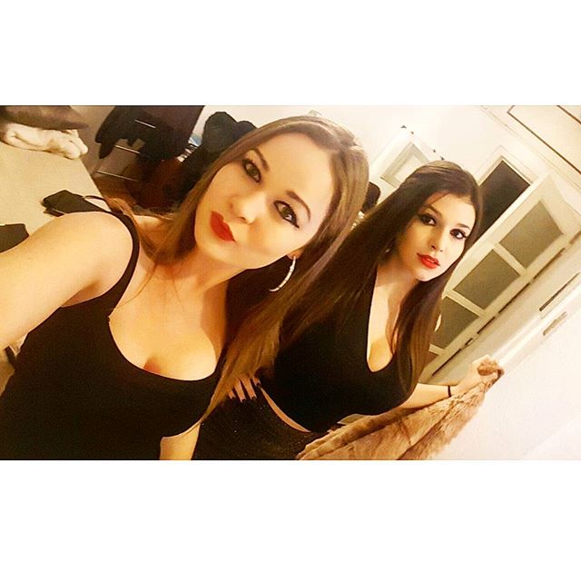 Carolina Neto taking a selfie