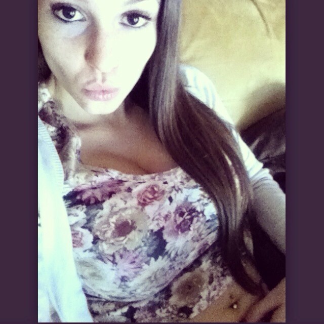 Carolina Neto taking a selfie