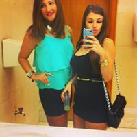 Carolina Neto taking a selfie