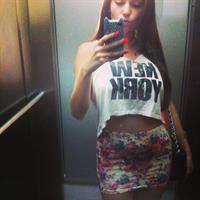 Carolina Neto taking a selfie