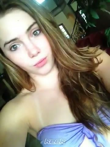 McKayla Maroney taking a selfie