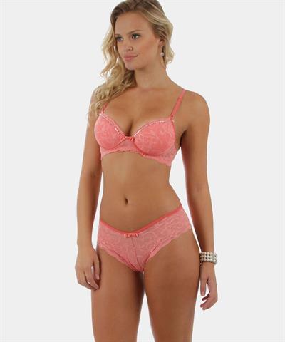 Elisandra Tomacheski in lingerie