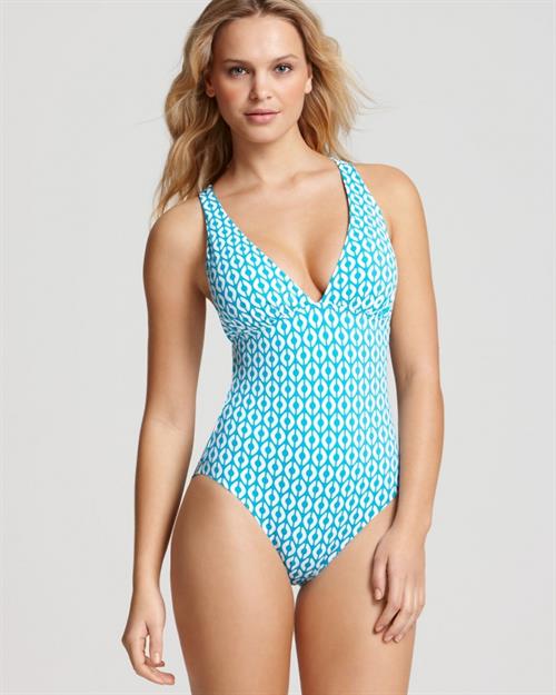 Elisandra Tomacheski in a bikini