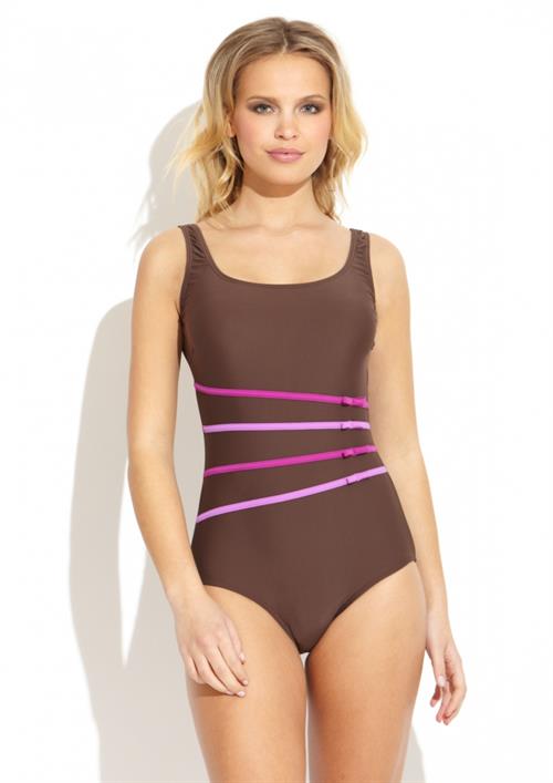 Elisandra Tomacheski in a bikini