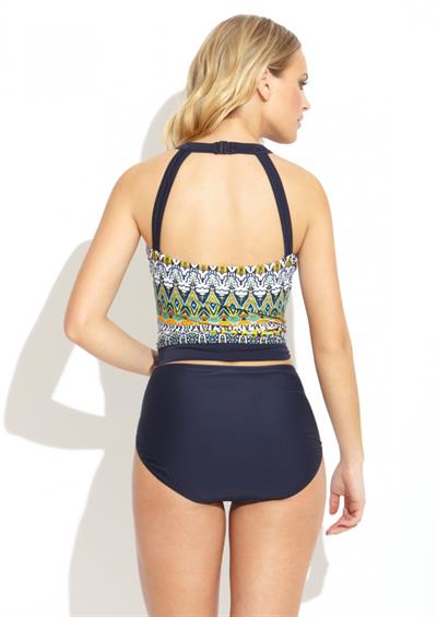 Elisandra Tomacheski in a bikini - ass