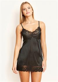 Elisandra Tomacheski in lingerie