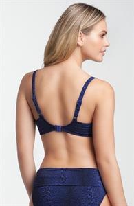 Elisandra Tomacheski in lingerie