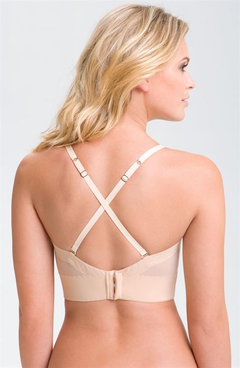 Elisandra Tomacheski in lingerie