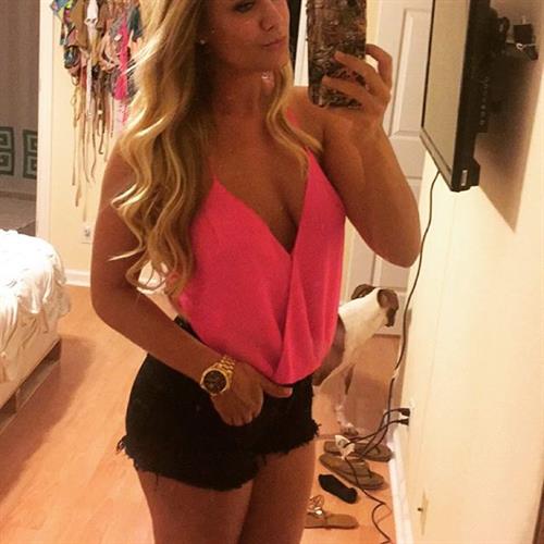 Kayla Garvey taking a selfie