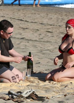 Courtney Stodden Bikini Candids at the beach in Venice