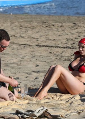 Courtney Stodden Bikini Candids at the beach in Venice